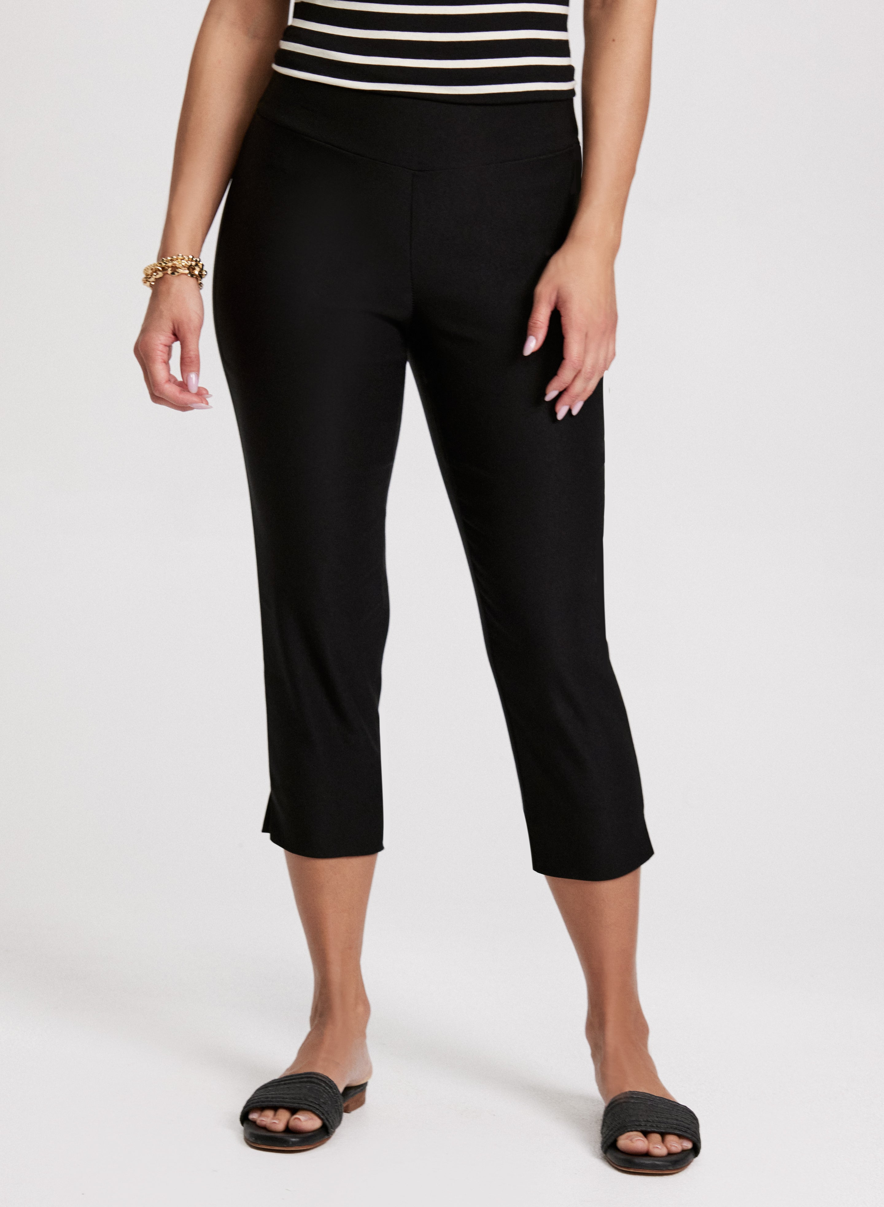 Pull-On Lateral Slit Capris
