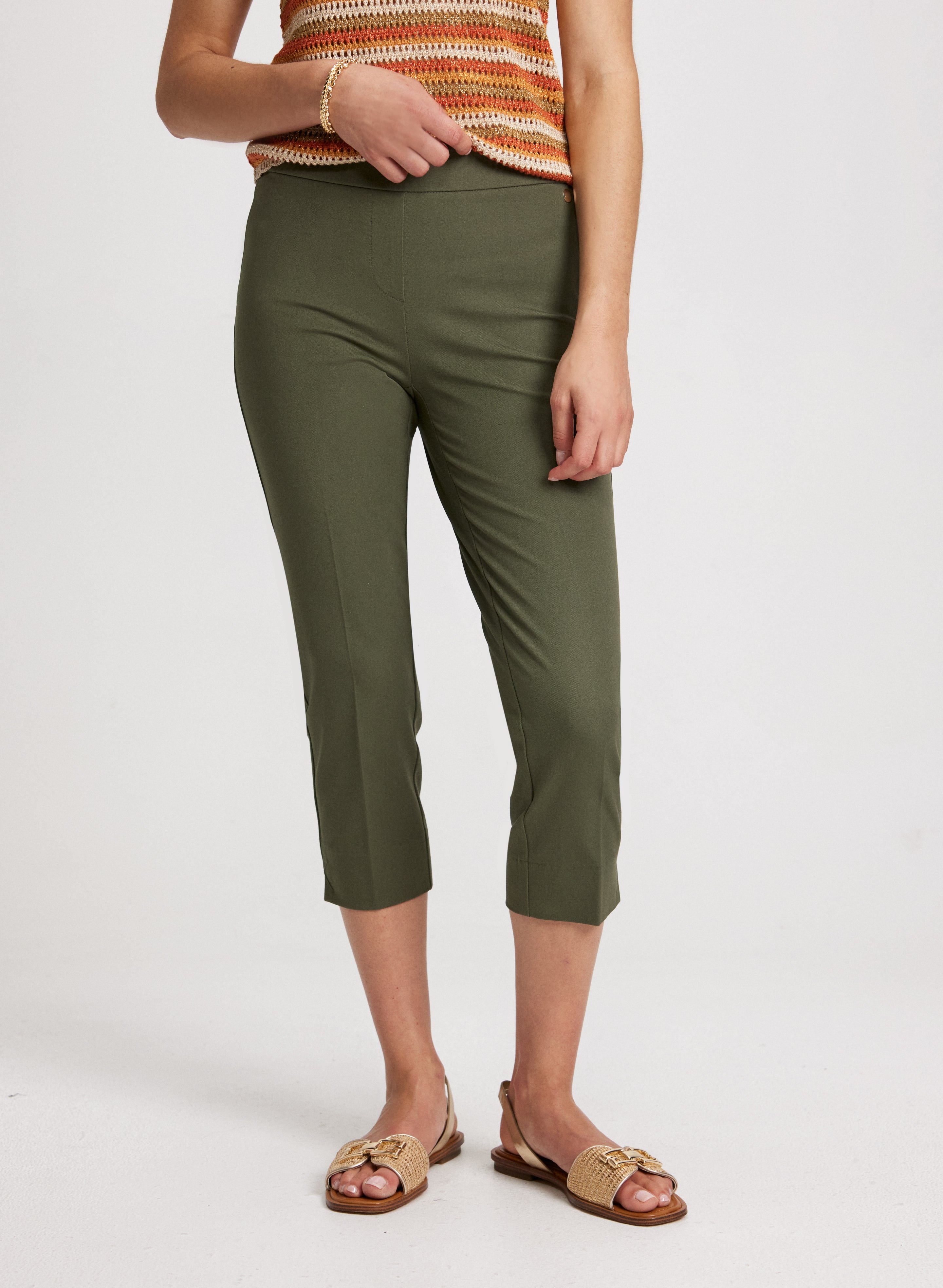 Lateral Slit Pull-On Capris