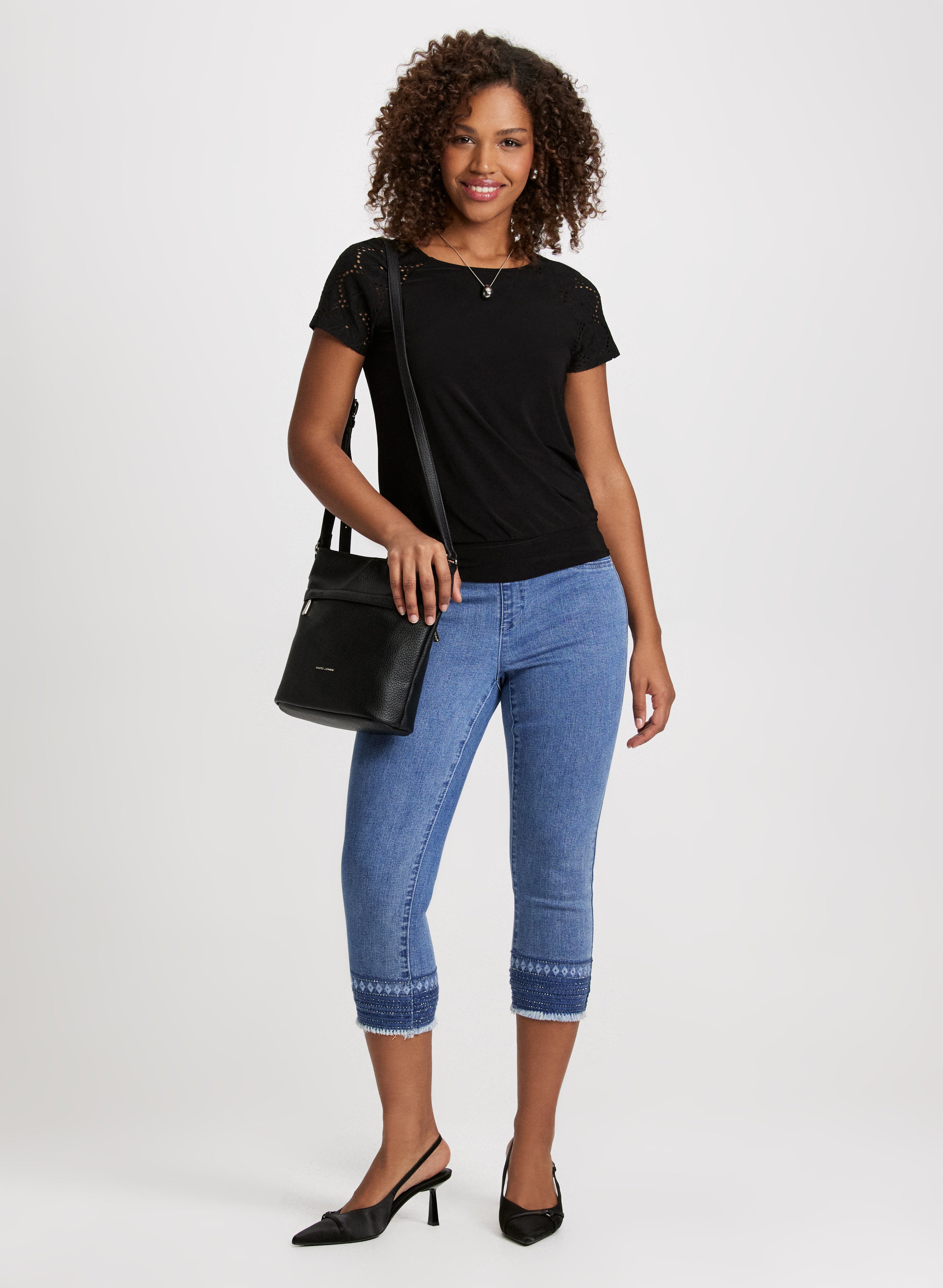 Short Eyelet Sleeve Top & Beads & Fringes Pull-On Jeans