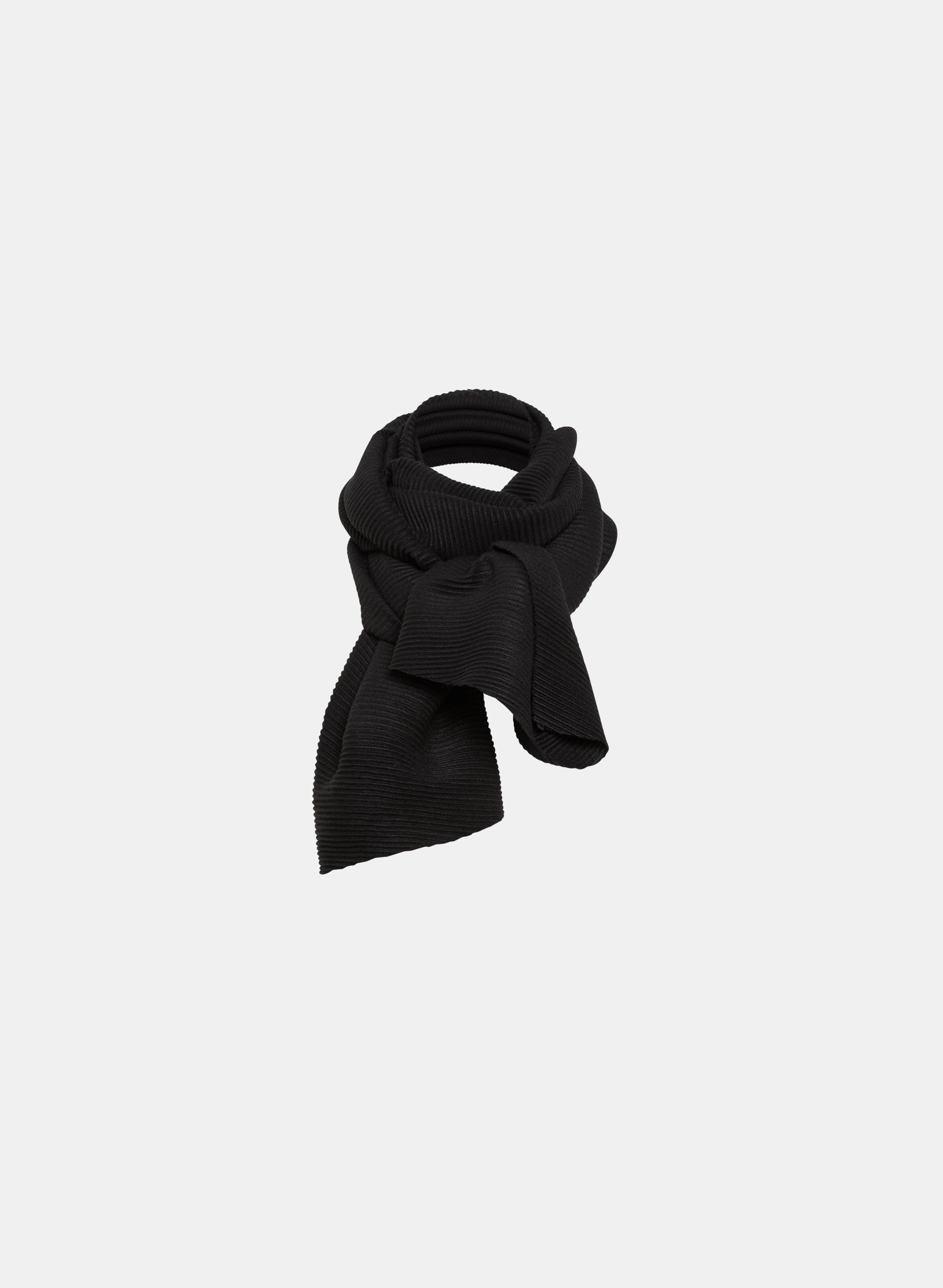 Pleated Knit Scarf
