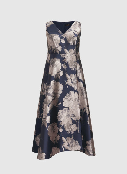 Shop Plus Size Prom Dresses & Graduation Dresses | Laura Canada Shop Plus Size Prom Dresses & Graduation Dresses | Laura Canada