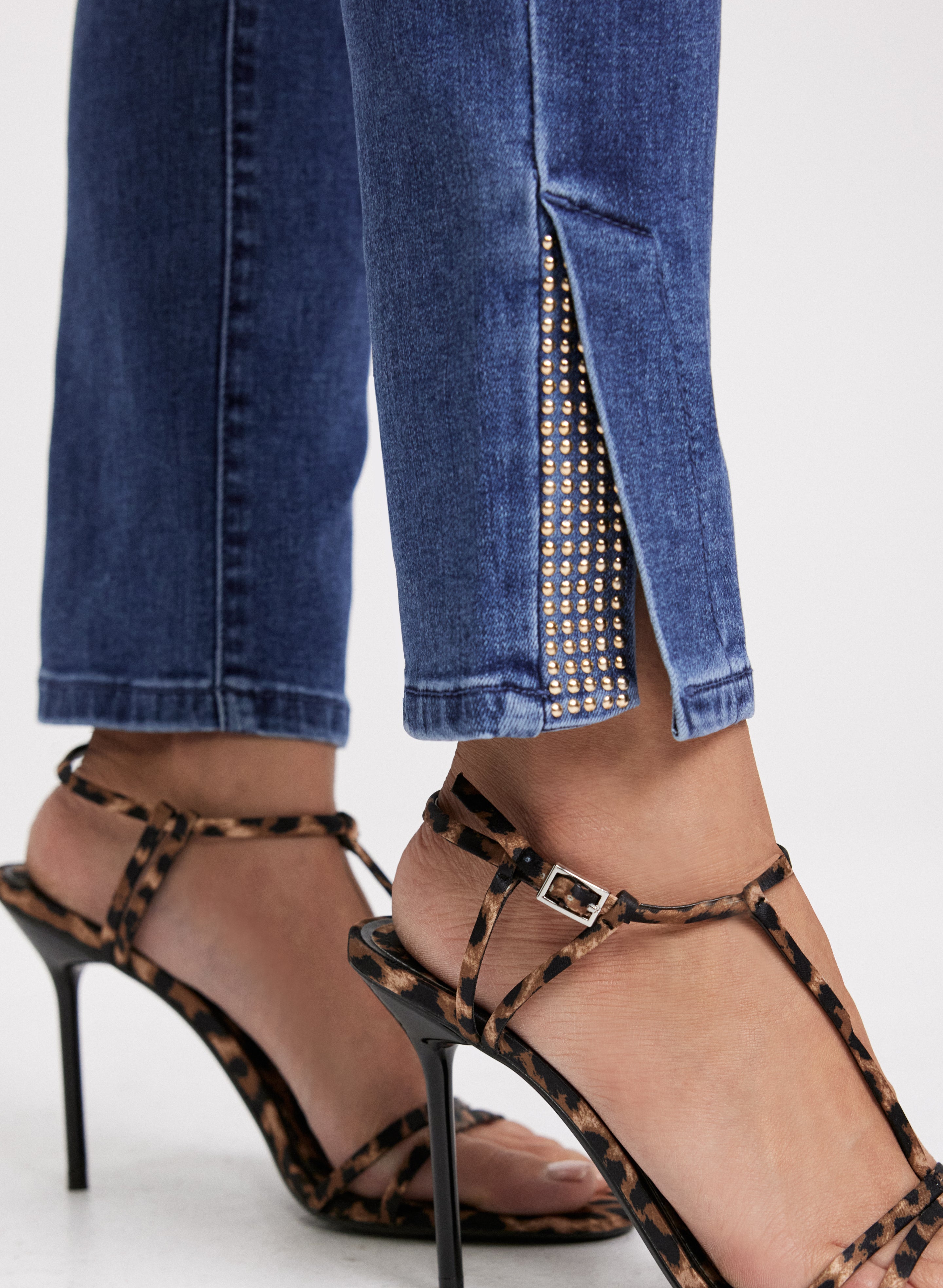 Embellished Hem Slit Jeans