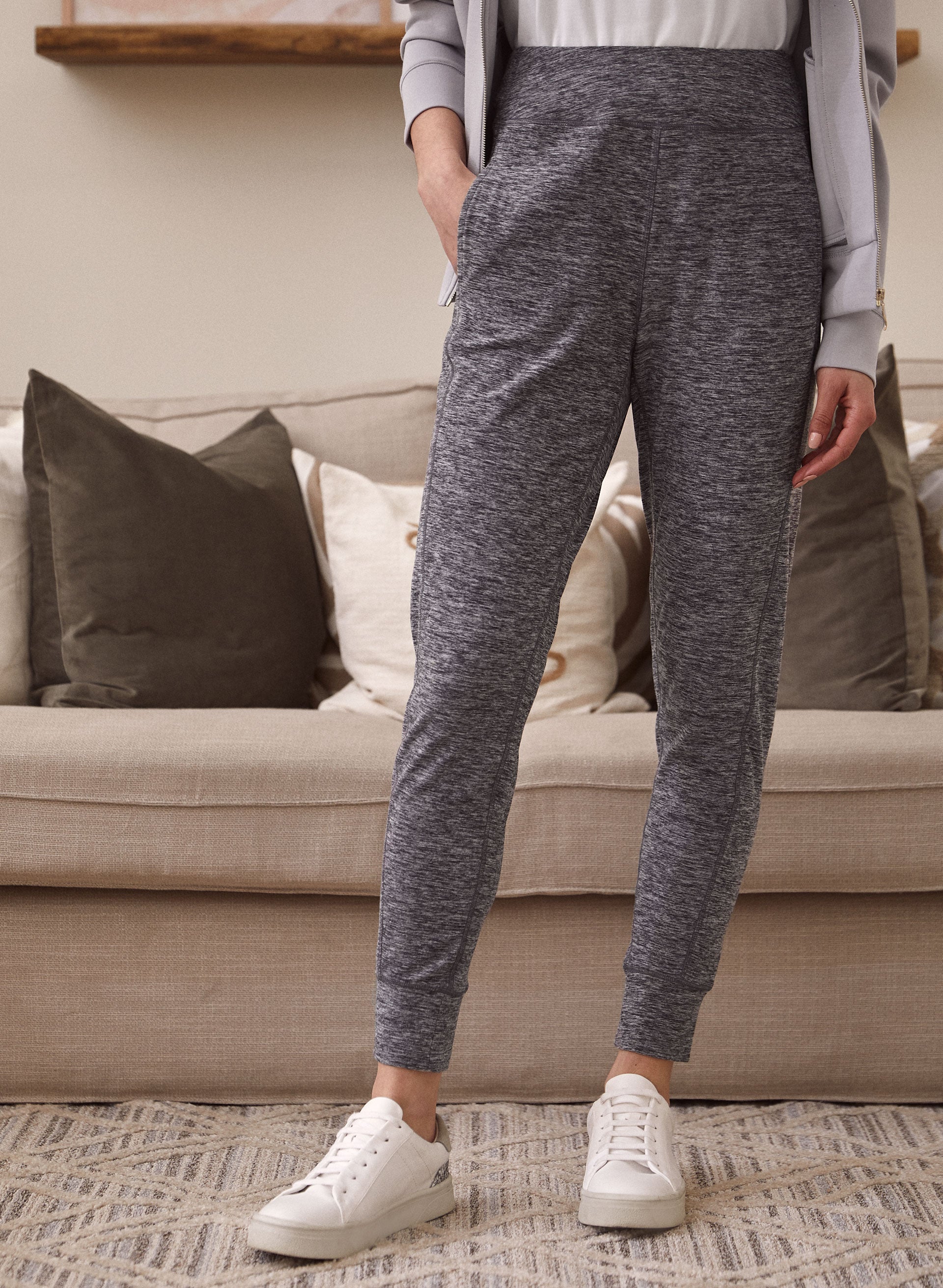 Soft Surroundings Grey Pull On Slim Leg Pants Zip Pockets Size