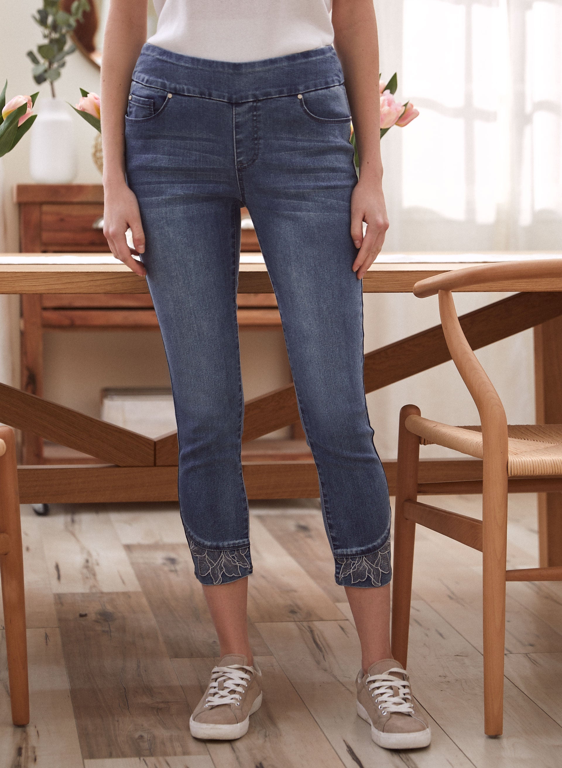 Embroidery Detail Pull-On Denim Capris