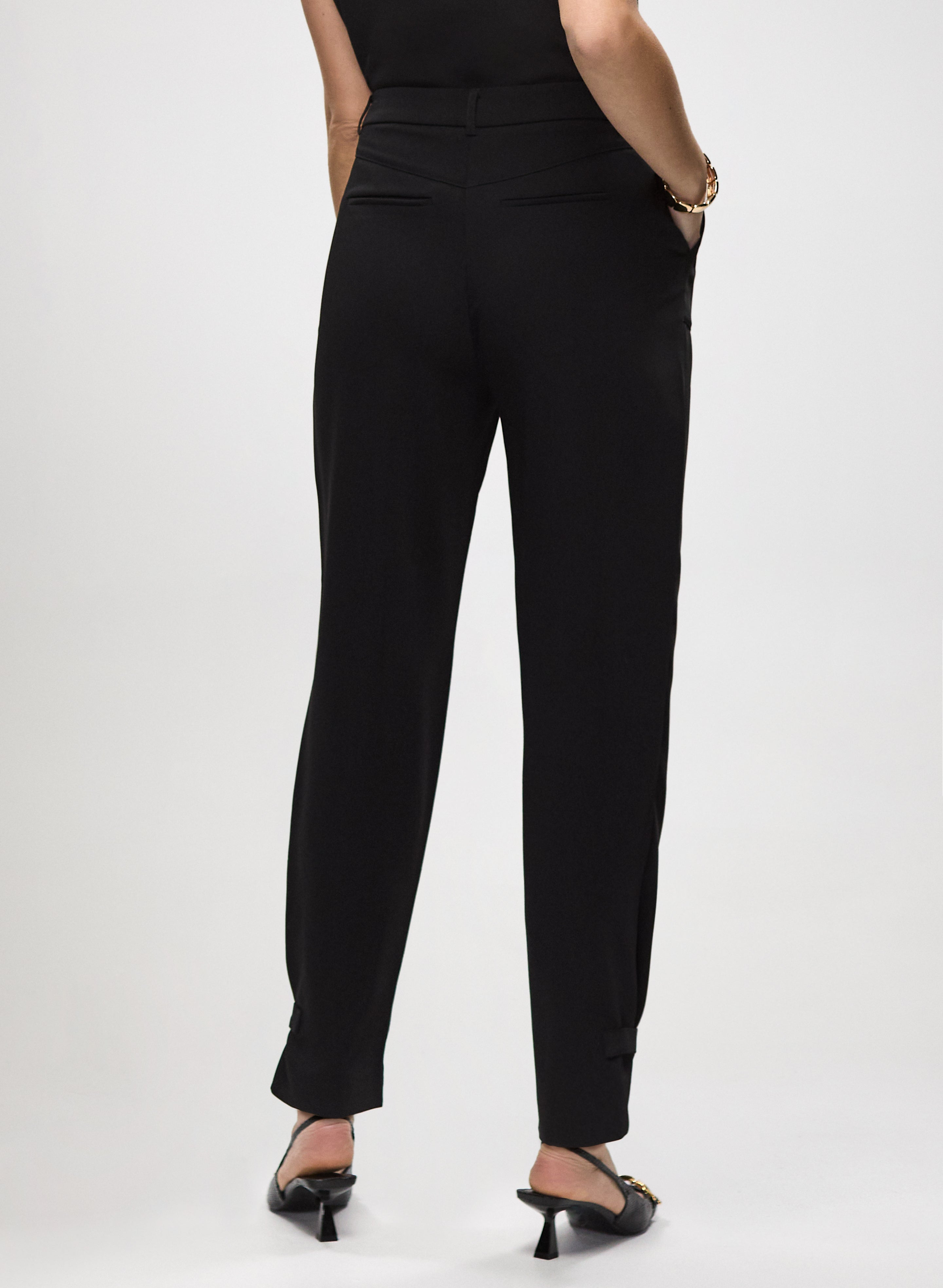 Tapered Leg Modern Fit Pants