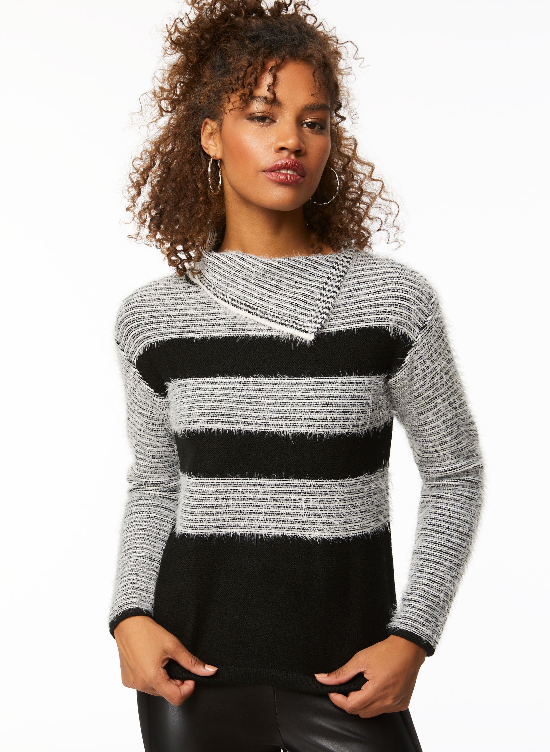 Round Neck Knitted Fluffy Cropped Sweater Black