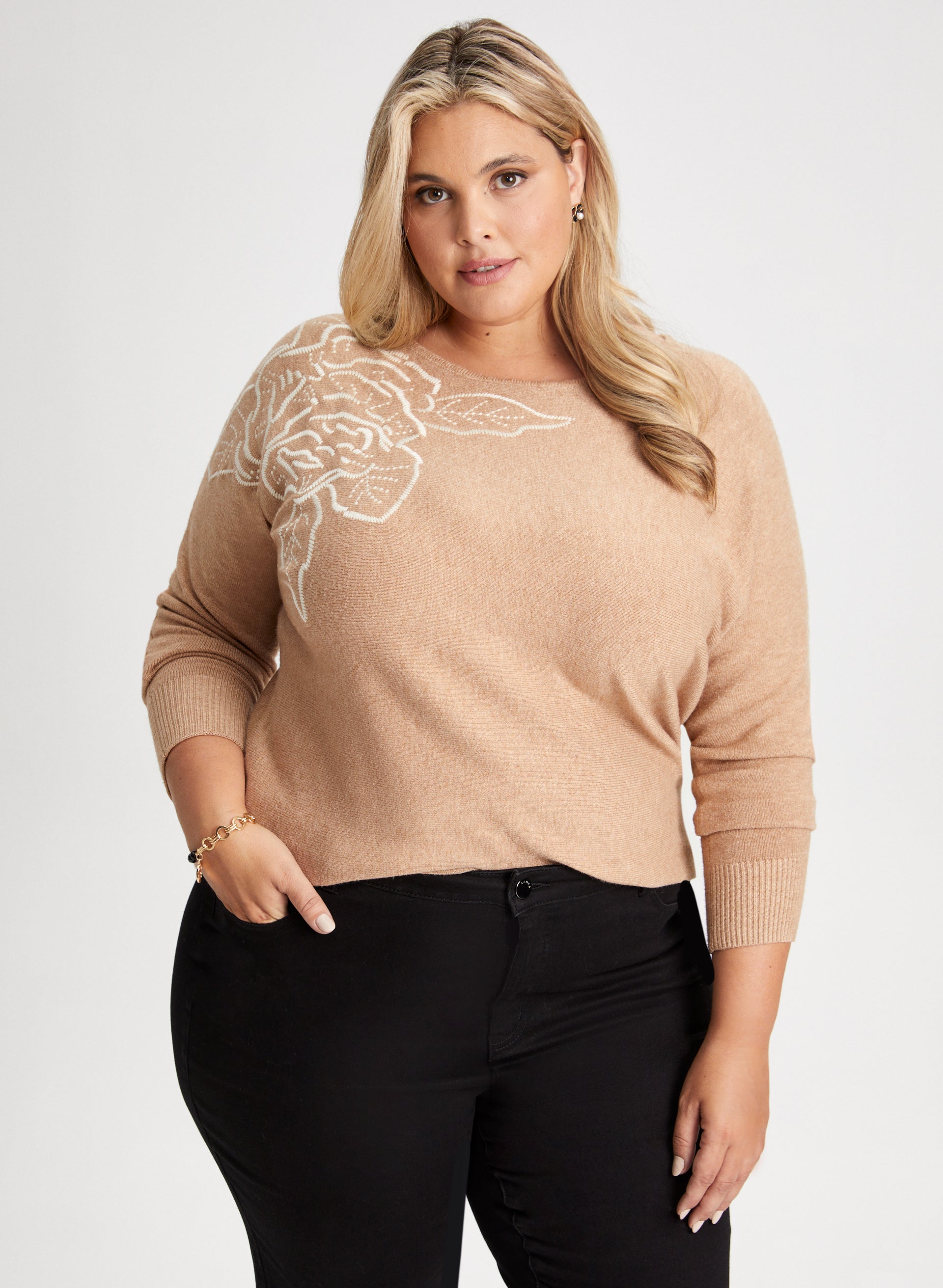Pull col bateau a large motif de roses