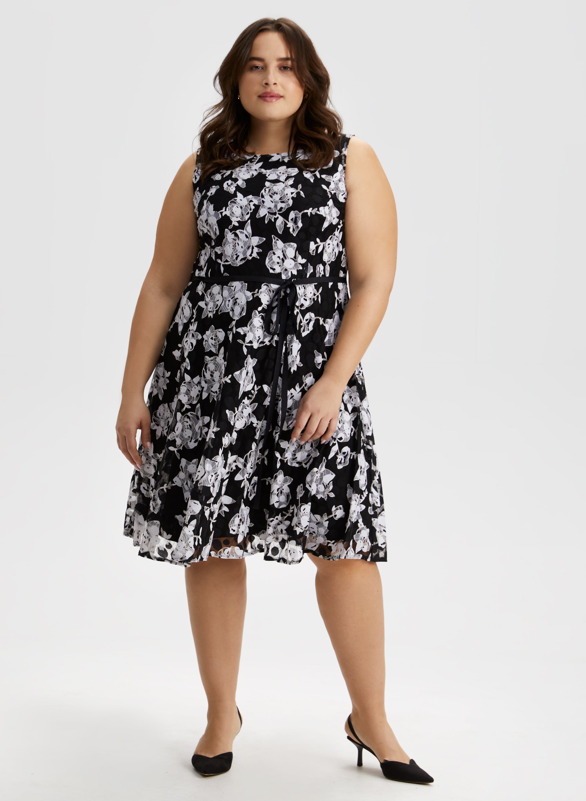 Laura Plus Women s Polyester Spandex Floral Print Ribbon Belt Dress in Black white Size 24